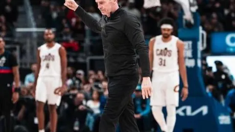 中国选手赛场激战，两分钟内三次战胜日本对手，裁判指场面不佳引争议