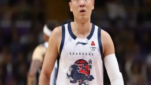 球场难题球员应对策略揭秘